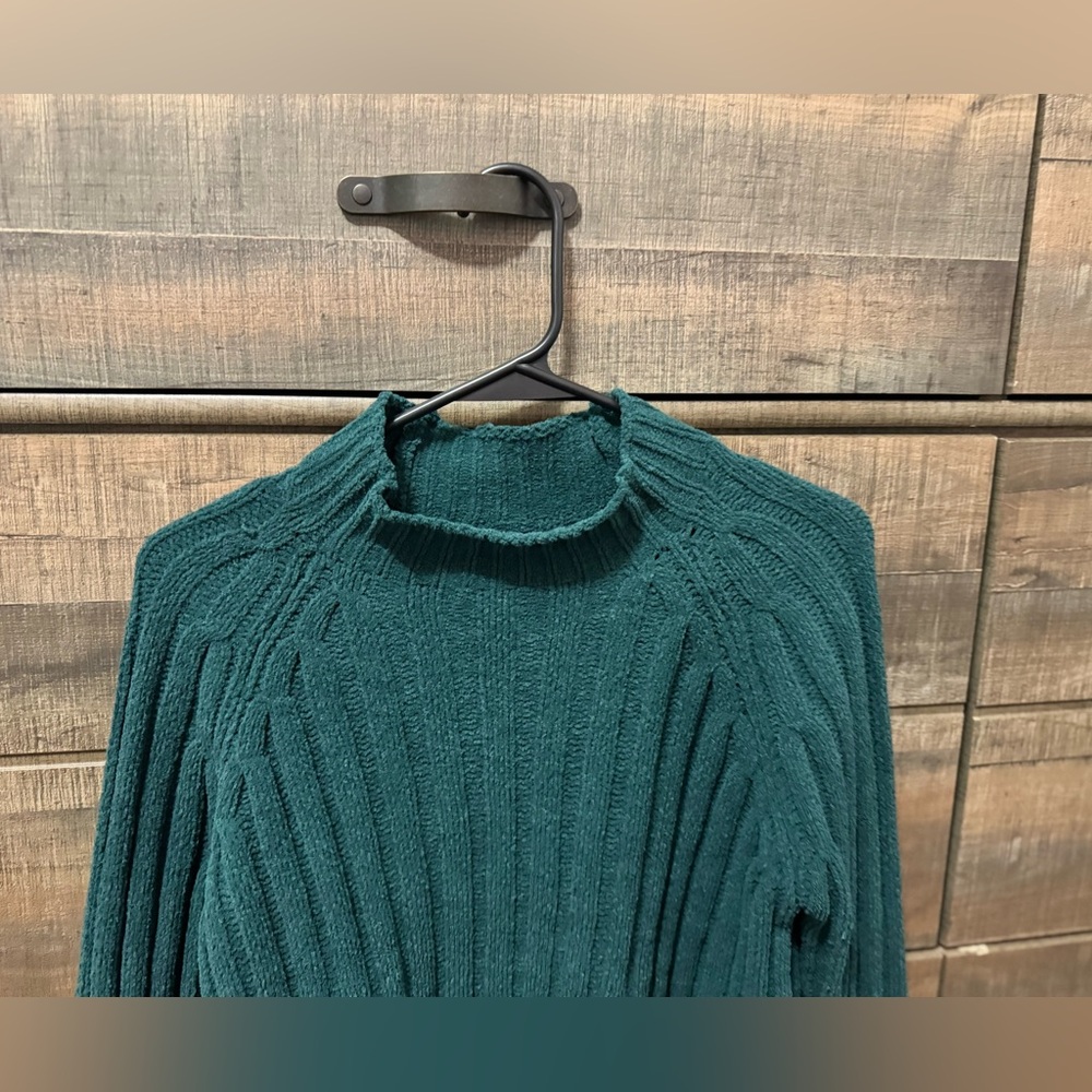 American Eagle sweater - Picture 3 of 3